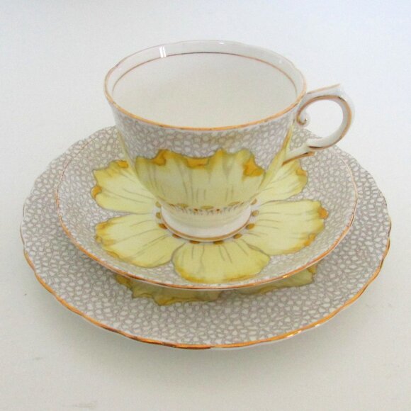 Vintage Tuscan Teacup trio set, Yellow Flower (Lot 1) SMALL CRACK & MARK - Picture 1 of 15